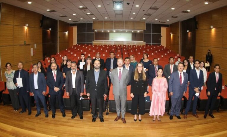 Centro de Estudios sobre la Enseñanza y el Aprendizaje del Derecho (CEEAD) entregó a 16 personas que se desempeñan como agentes del Ministerio Público de la Procuraduría General de Justicia del Estado de Hidalgo (PGJEH) el certificado institucional de competencias profesionales para el cargo de agentes del Ministerio Público.